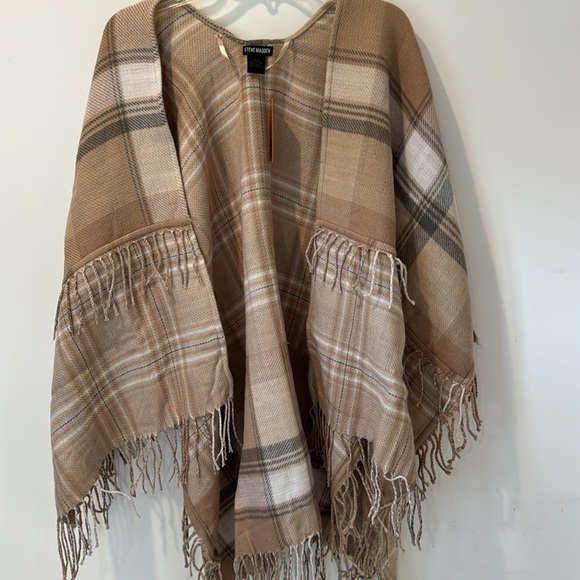 Steve Madden Tartan Ruana with Fringe. - Picture 3 of 6